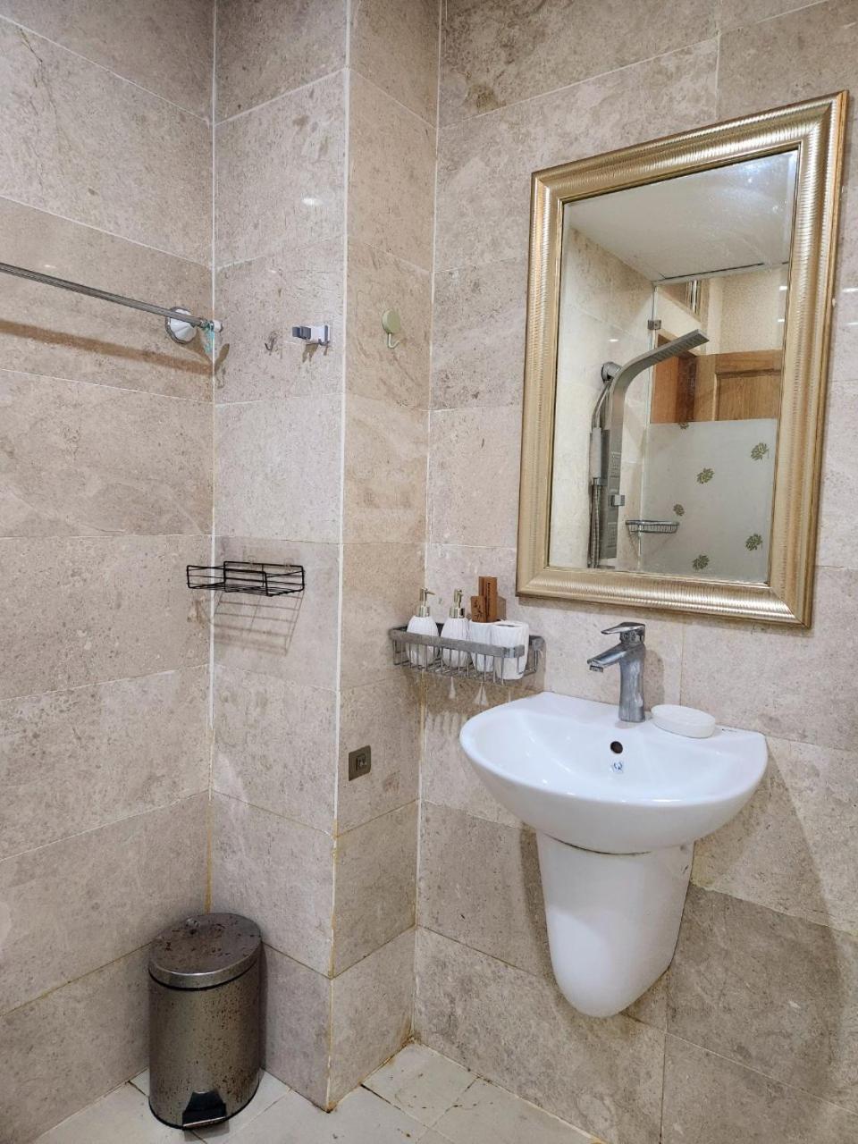 F F House Homestay Ho Chi Minh City Bagian luar foto